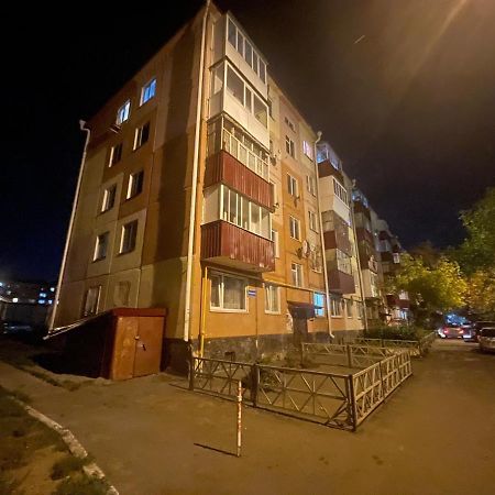 1-Комн. Квартира Целиком Интернациональная 32 С Гостиничным Сервисом Petropavlovsk Exteriér fotografie